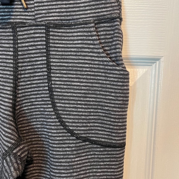 Lululemon size 4 leggings - Picture 4 of 11